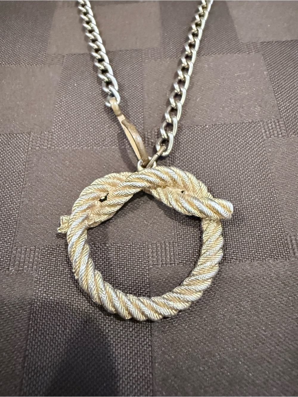 Vintage Gold Tone Nautical Rope Knot
Scarf Clip Pendant Necklace, 20"